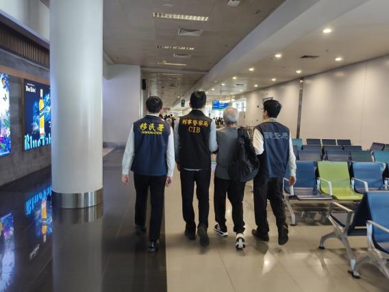 調查局跨國追緝毒品案主嫌張○忠自菲律賓返臺歸案