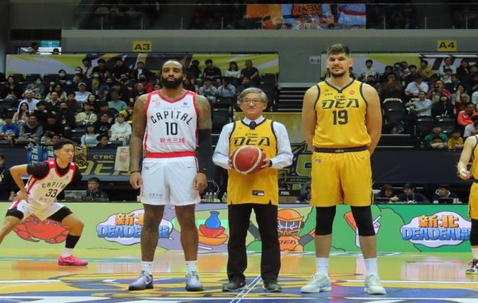 調查局陳白立局長應邀「新北中信特攻籃球隊」主場開球　 籲全民共同反毒、打詐，一同守護家園