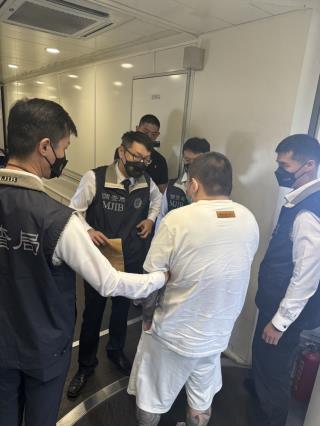 MJIB Arrests and Escorts Back Chief Suspect Lien *-chen from Thailand Following Cross-border Drug Hunt